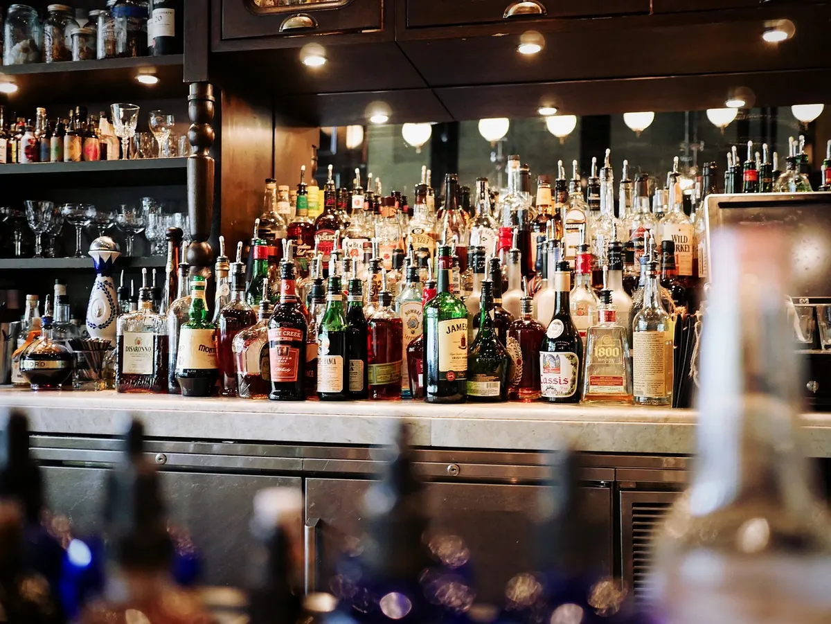 Common Mistakes People Make When Trying to Be Funny in British Pubs